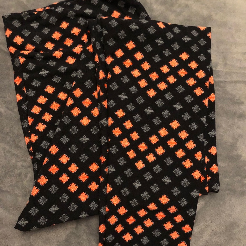 LuLaRoe Tall & Curvy Leggings